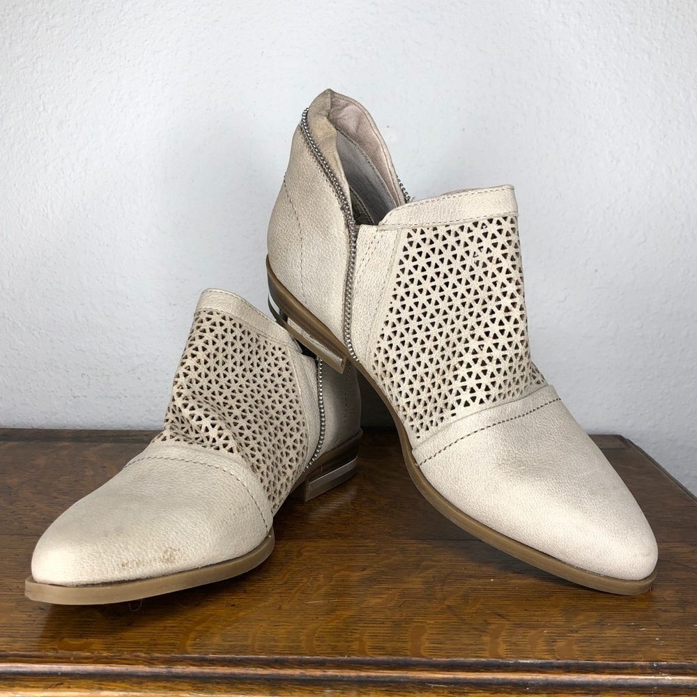 ‎Fergie Booties - Picture 9 of 9